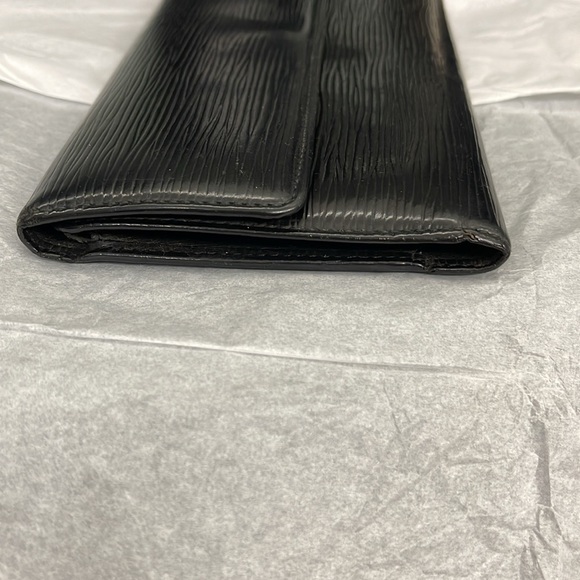 Louis Vuitton Black Epi Trifold Int'l Wallet Authentic Excellent Condition - Picture 6 of 7